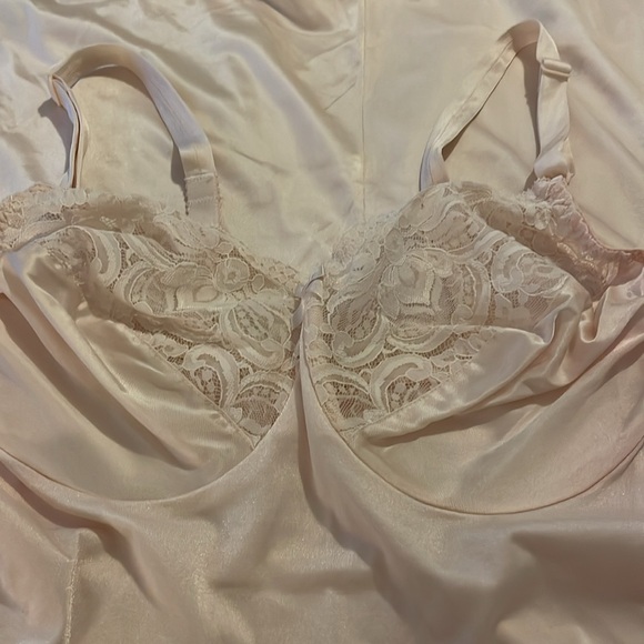 OLGA Slip or nightie, 38D blush color lace nylon ExCellent condition pre-loved - Picture 2 of 9